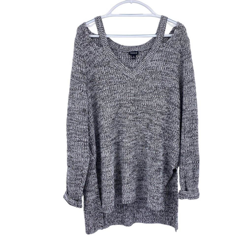 Torrid marled knit sweater size 2X grey white cut out shoulder v-neck